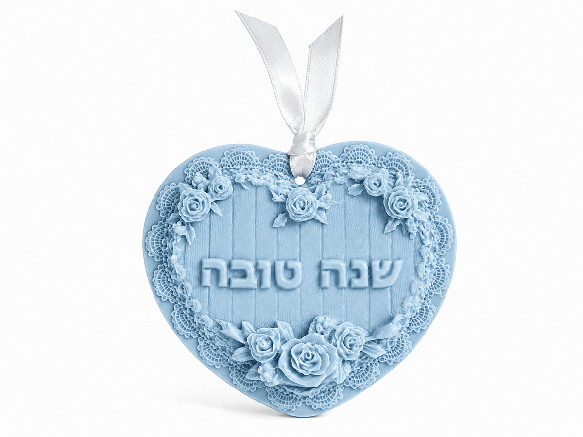 סבון לב שנה טובה עם סרט לתליה