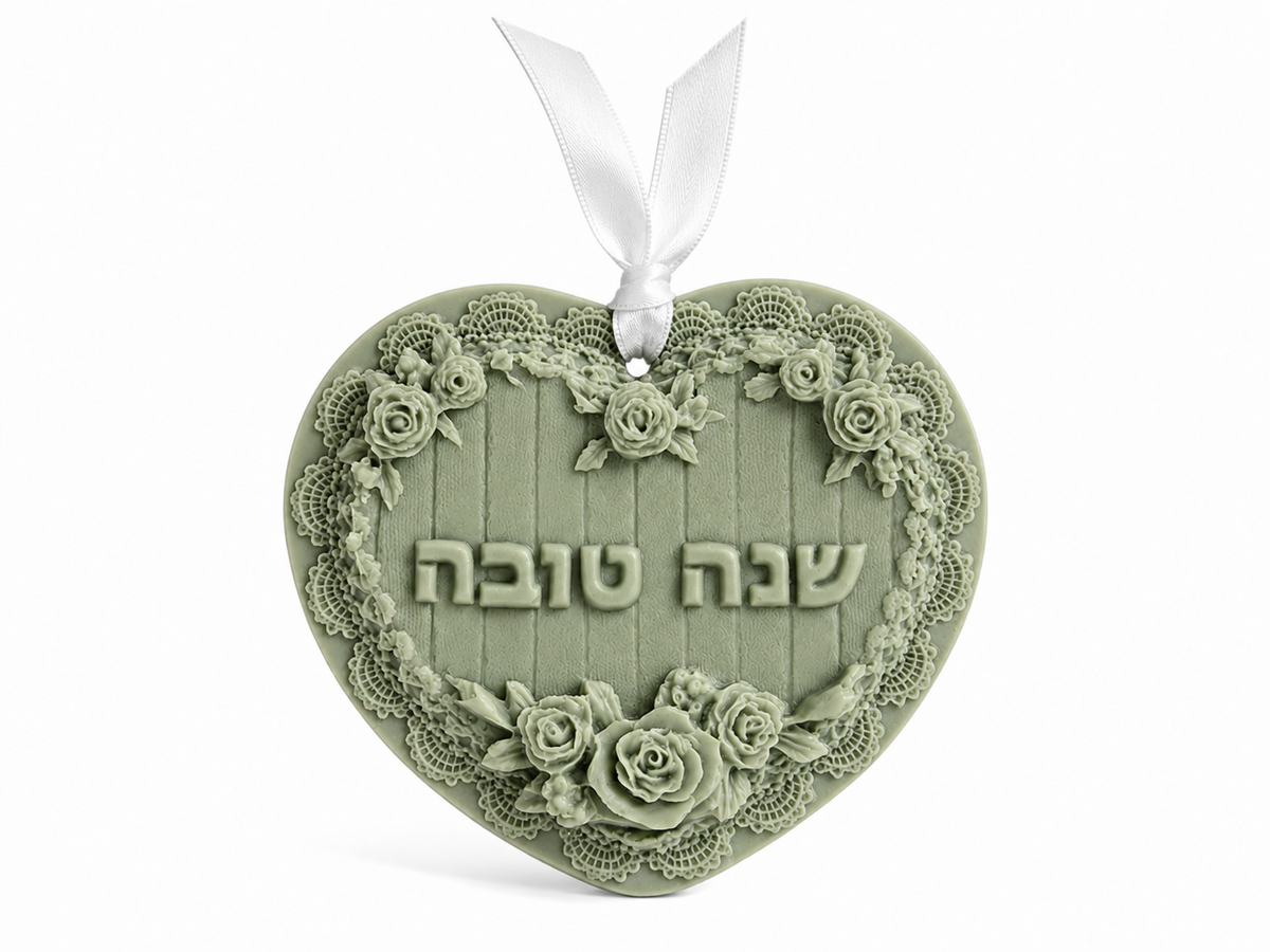 סבון לב שנה טובה עם סרט לתליה