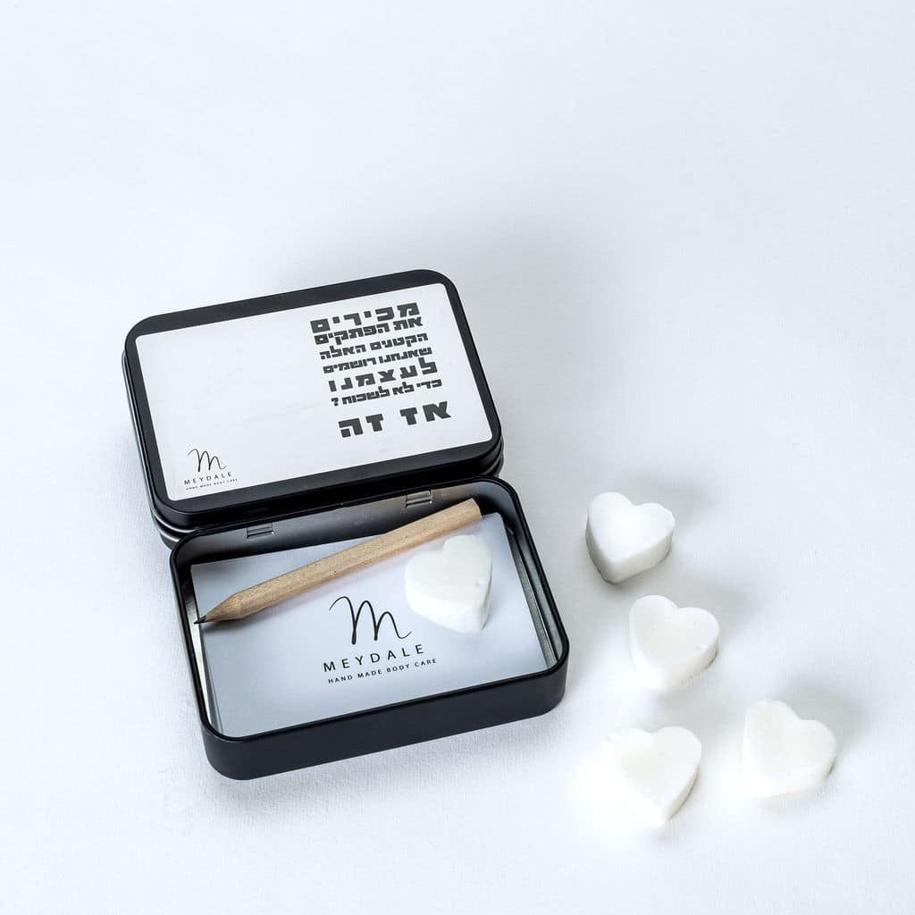 Memo box with soap hearts to scent the pages and a pencil - you know these notes?