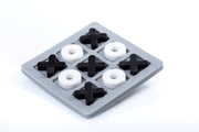 Tic-tac-toe in black and white