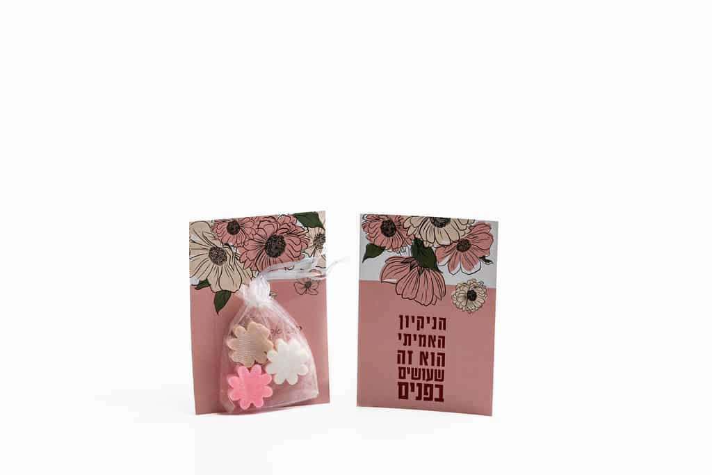 Greeting card with soaps - True cleanliness is what you do on the inside (pink card)