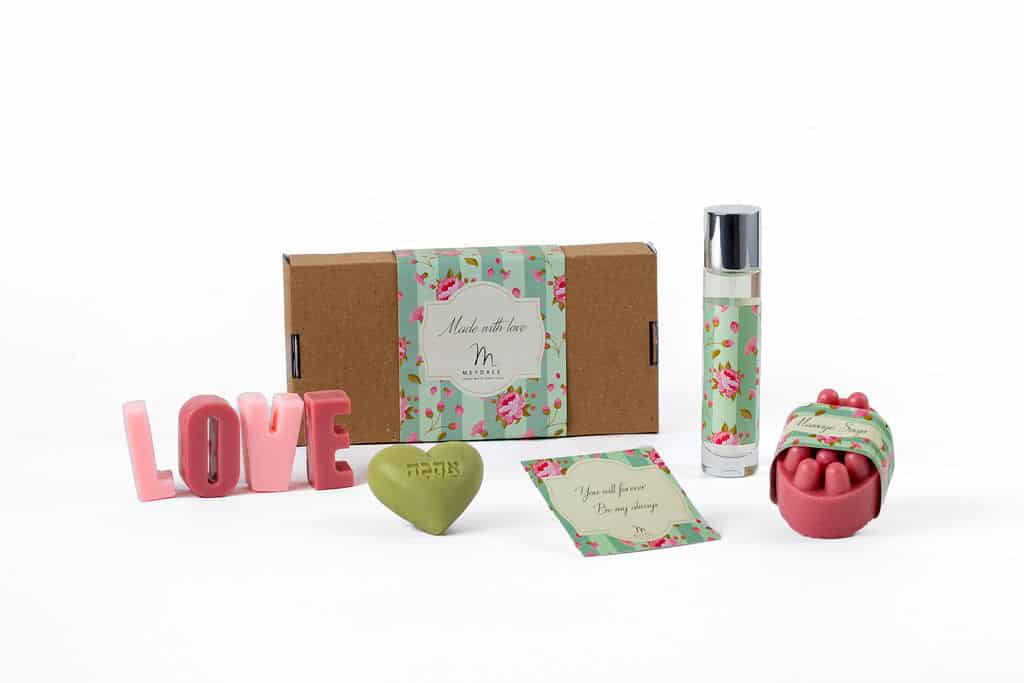 Love Box for Lovers All Year Round - Small Pink Green